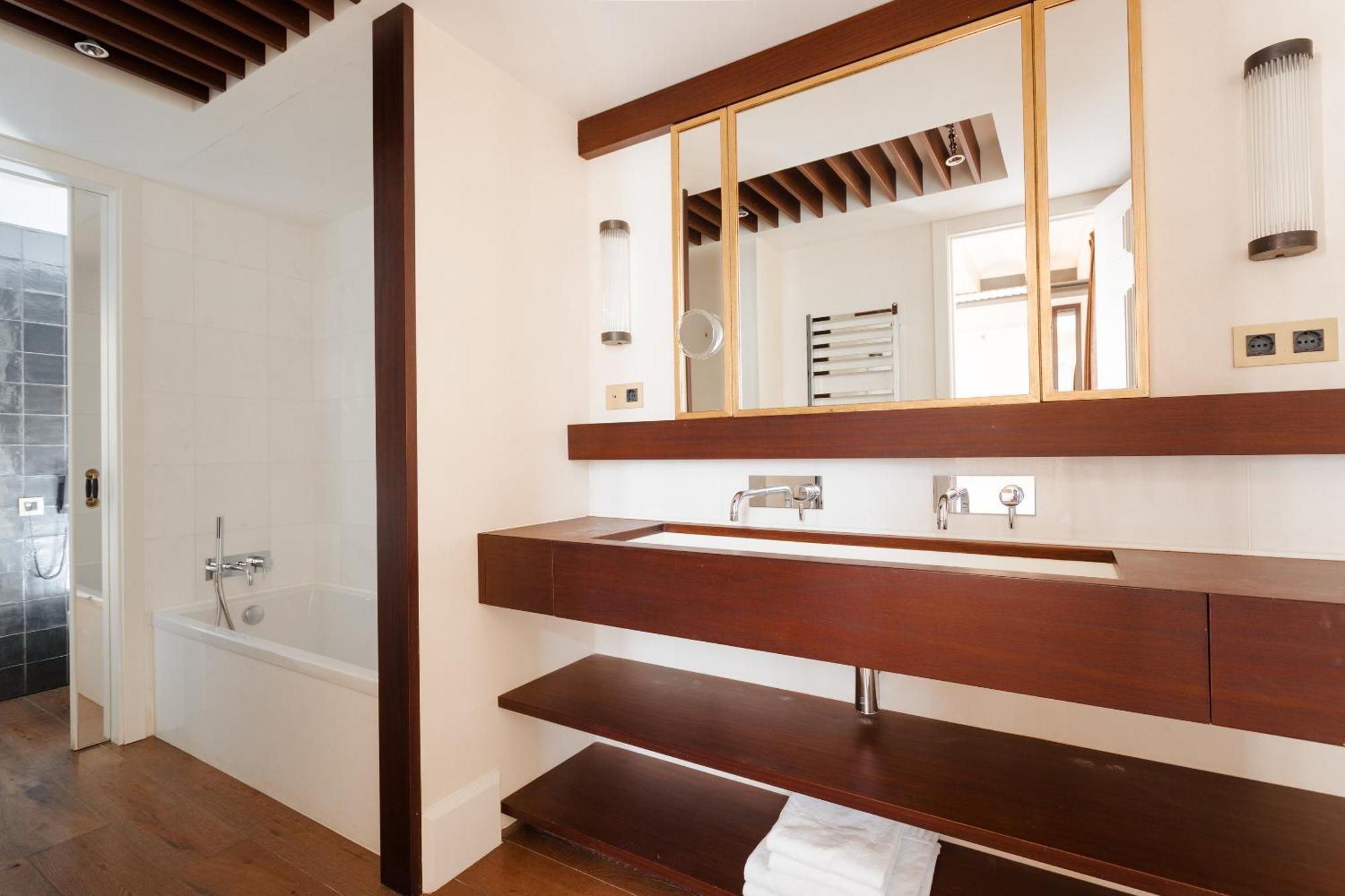 Do Placa Reial Powered By Sonder Барселона Стая снимка Bathroom