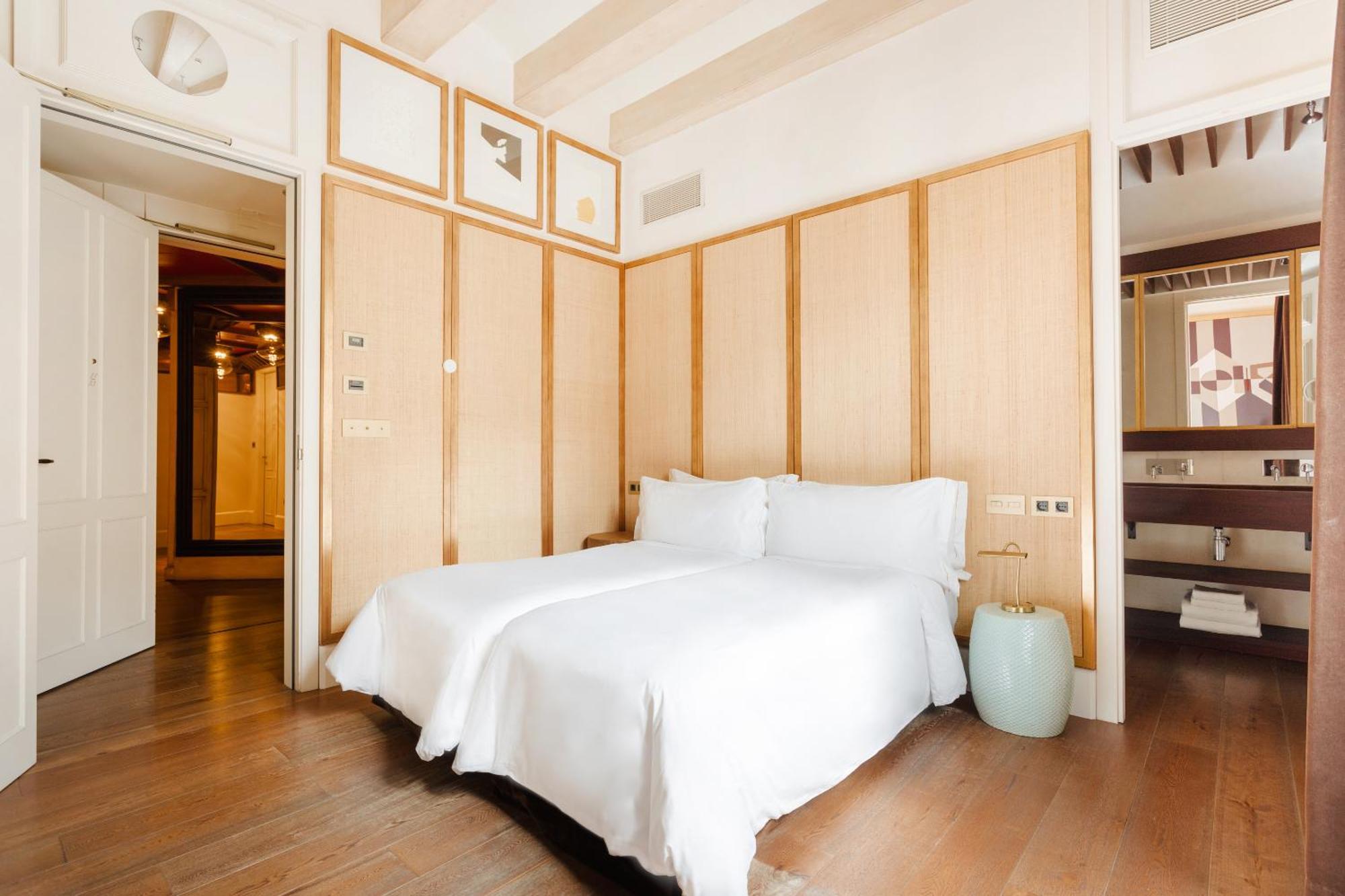 Do Placa Reial Powered By Sonder Барселона Стая снимка A room at the hotel