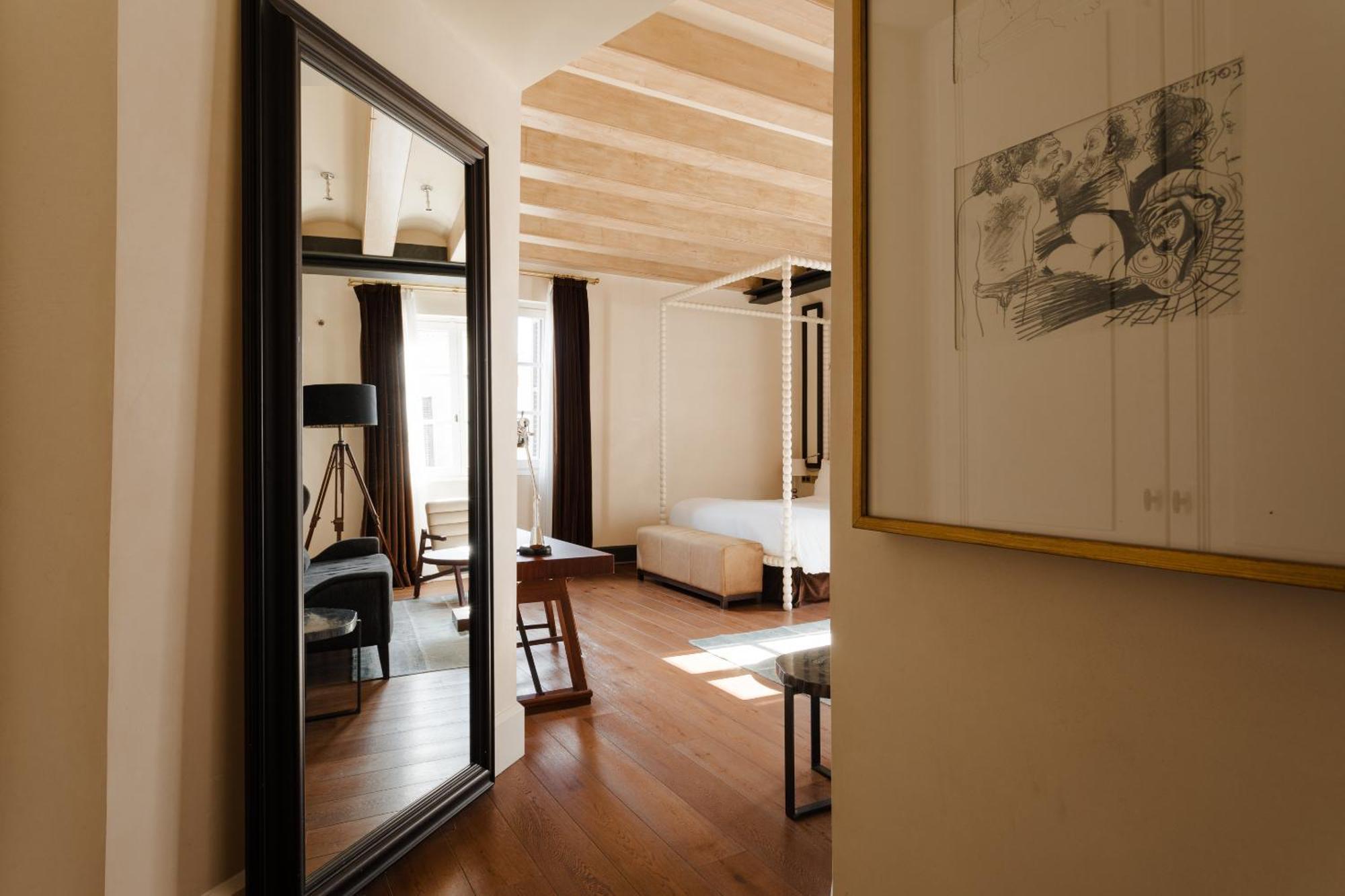 Do Placa Reial Powered By Sonder Барселона Стая снимка A room at the hotel