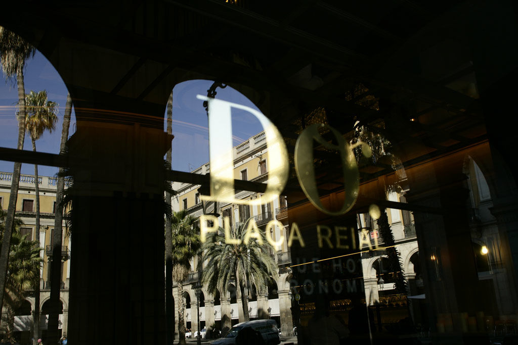 Do Placa Reial Powered By Sonder Барселона Екстериор снимка Plaza Real